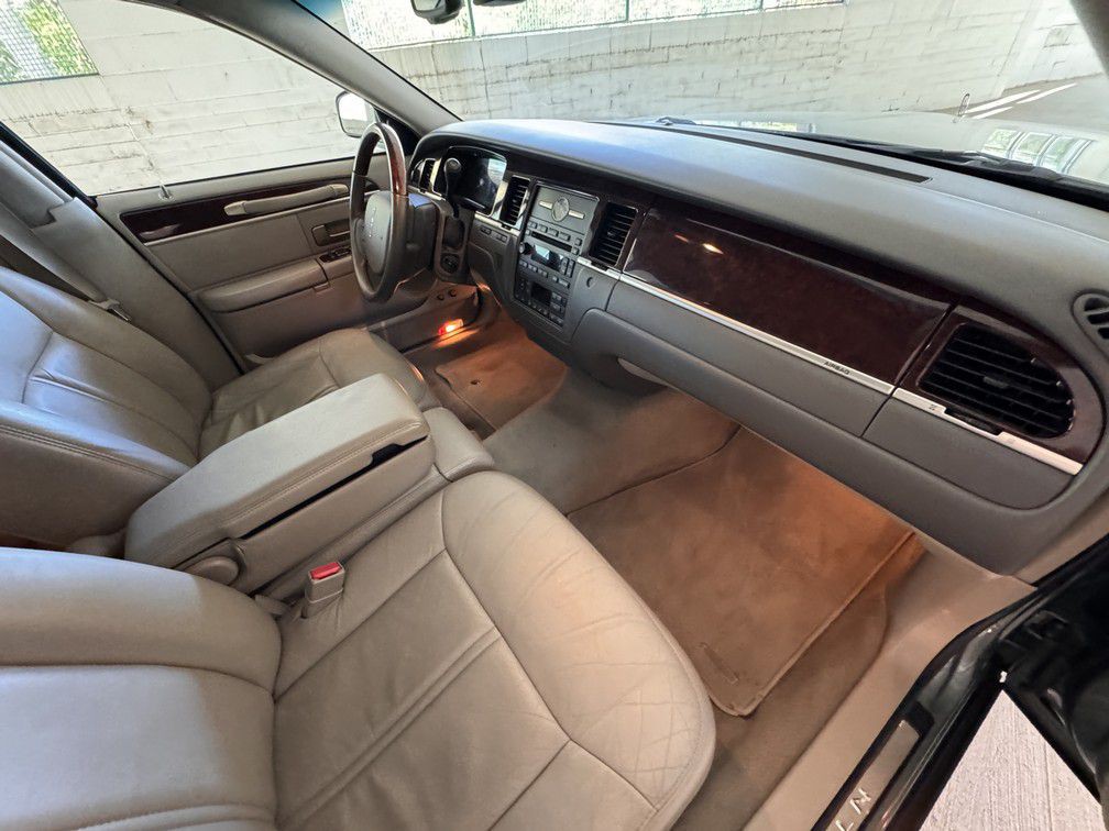 2006 Lincoln Town Car Image 15