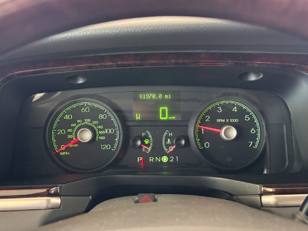 2006 Lincoln Town Car Image 16