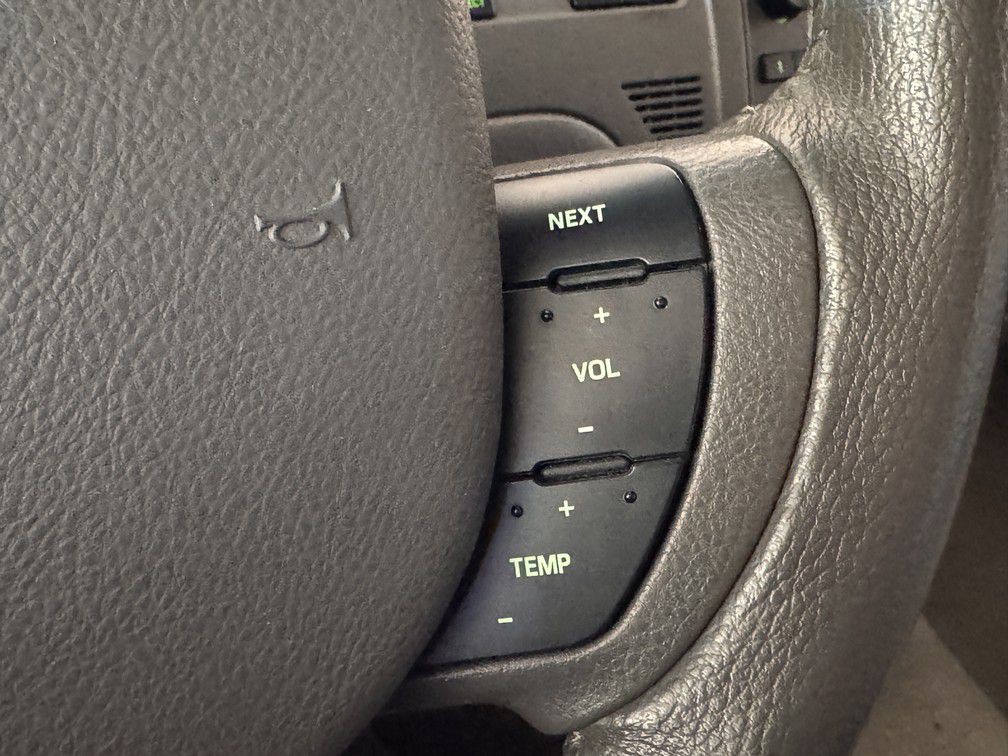 2006 Lincoln Town Car Image 18