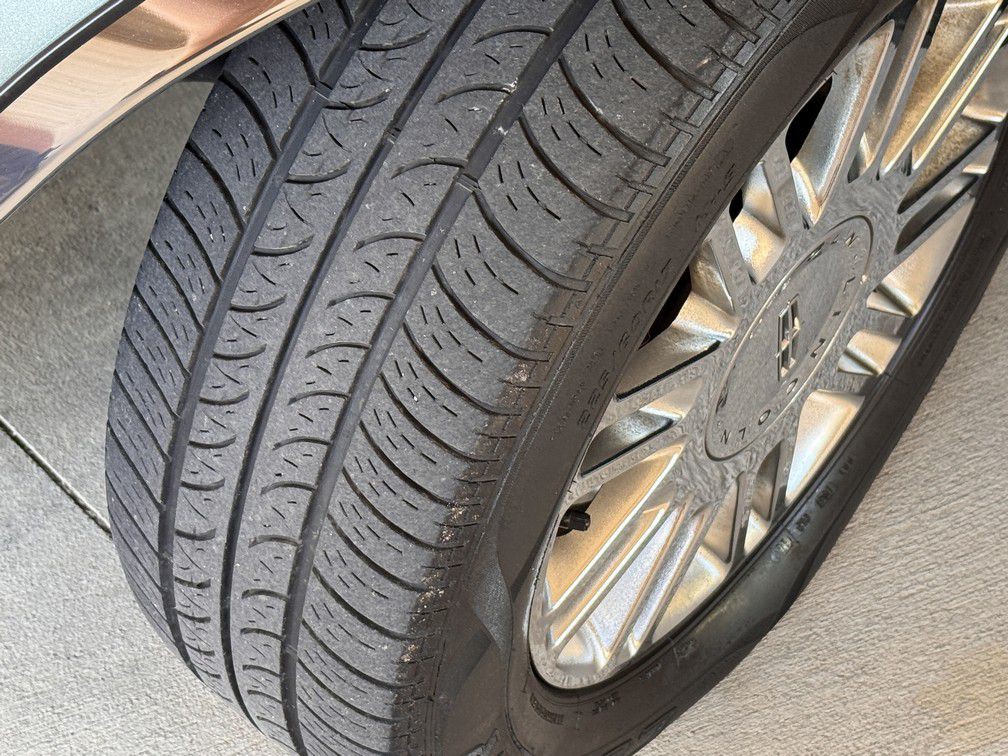 2006 Lincoln Town Car Image 23