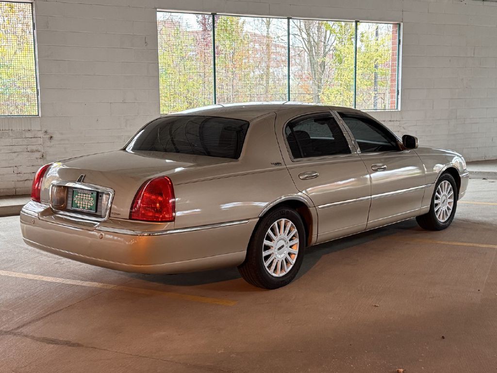 2005 Lincoln Town Car Image 6