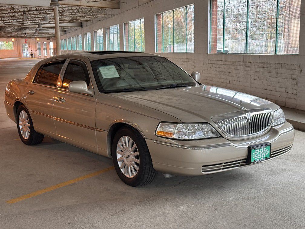 2005 Lincoln Town Car Image 8