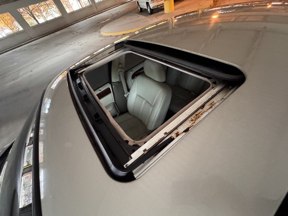 2005 Lincoln Town Car Image 11