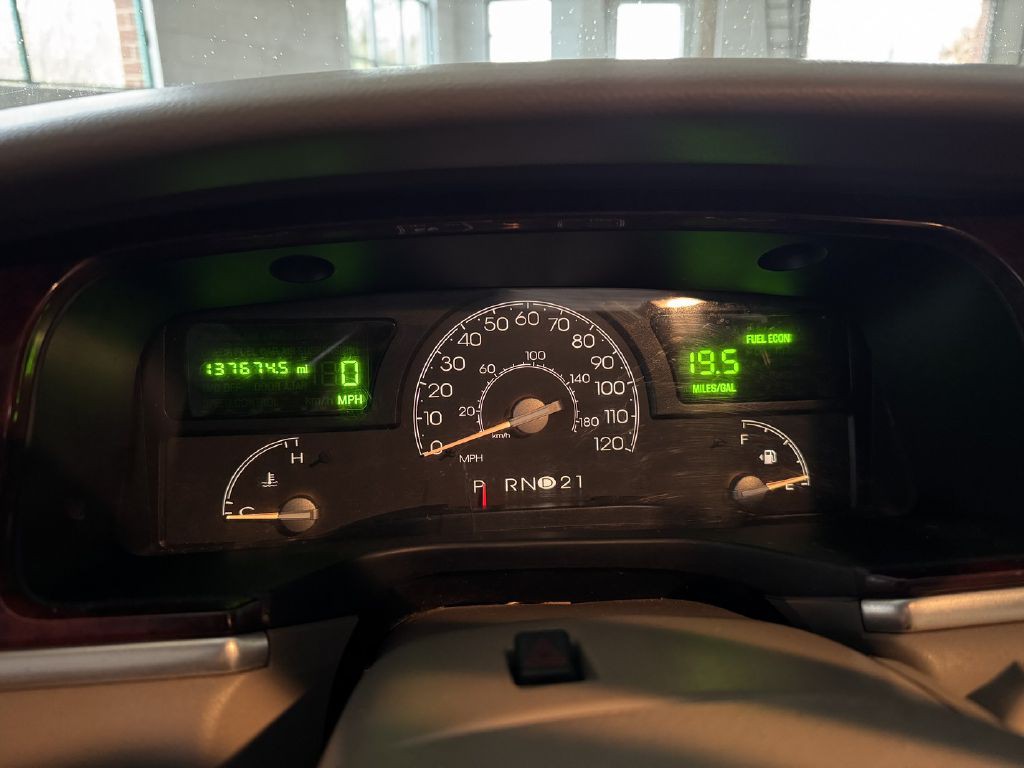 2005 Lincoln Town Car Image 17