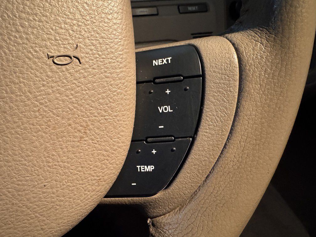 2005 Lincoln Town Car Image 18