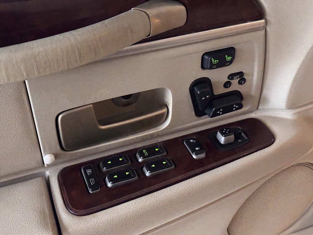 2005 Lincoln Town Car Image 22