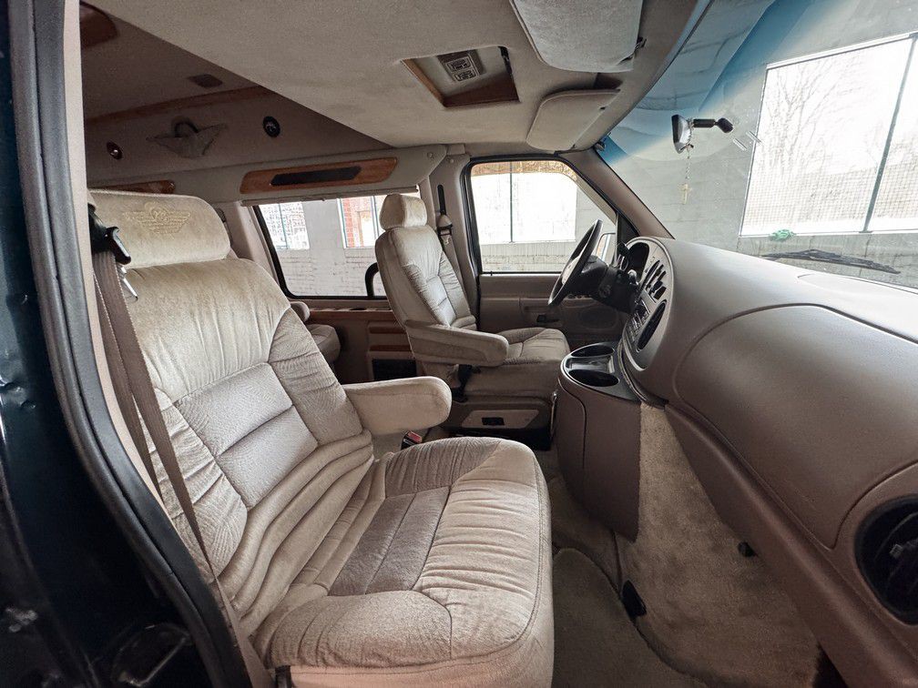 1998 Ford Econoline Image 14