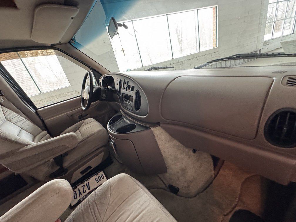 1998 Ford Econoline Image 15