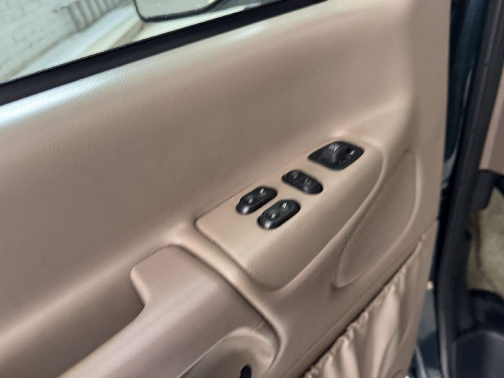 1998 Ford Econoline Image 21