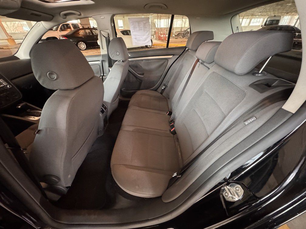 2007 Volkswagen Rabbit Image 12