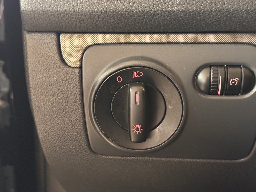 2007 Volkswagen Rabbit Image 21