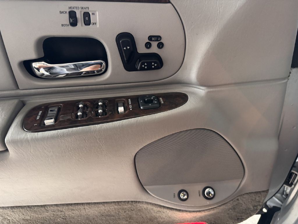 2001 Lincoln Town Car Image 18