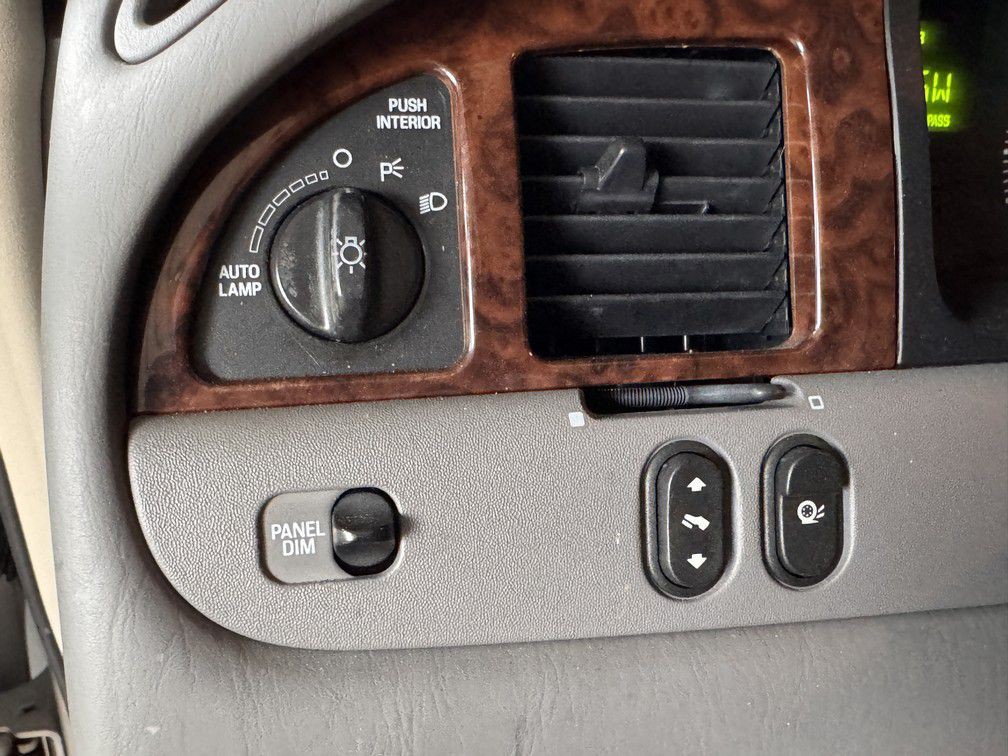 2001 Lincoln Town Car Image 19