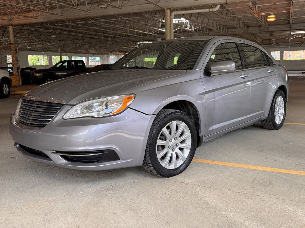 2013 Chrysler 200 Image 1