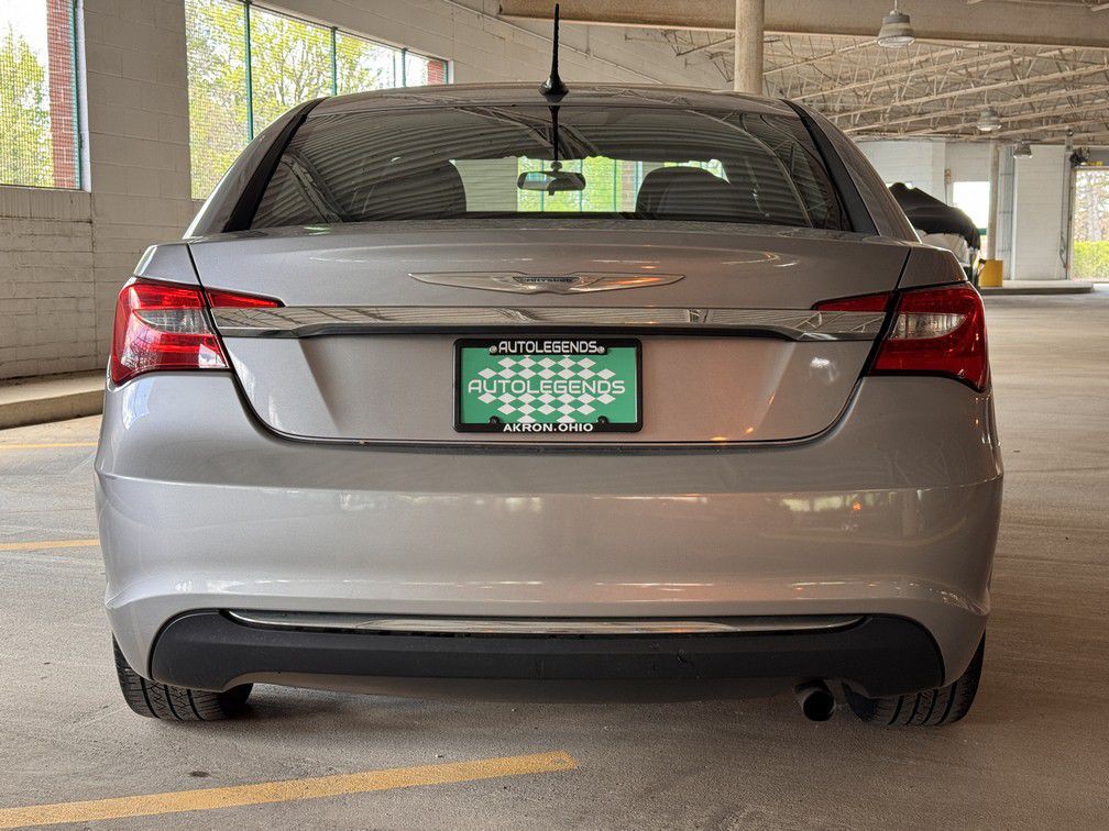 2013 Chrysler 200 Image 5