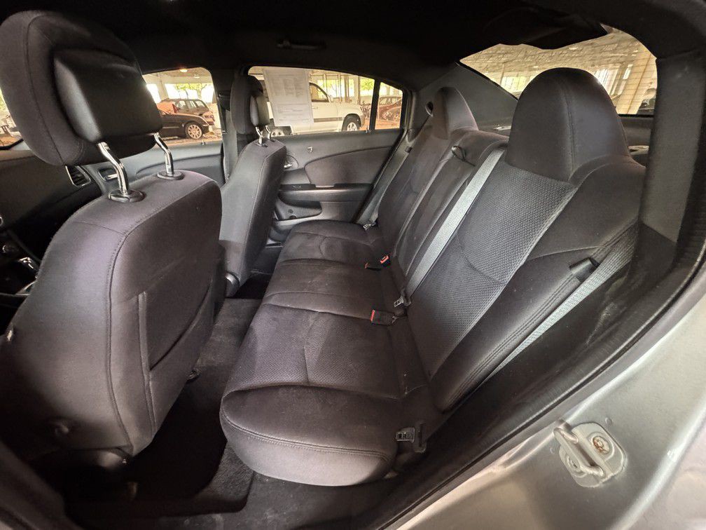 2013 Chrysler 200 Image 11