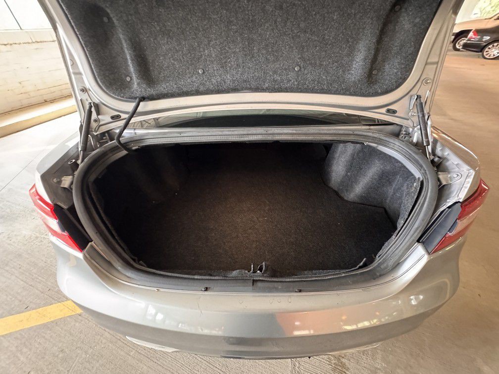 2013 Chrysler 200 Image 12
