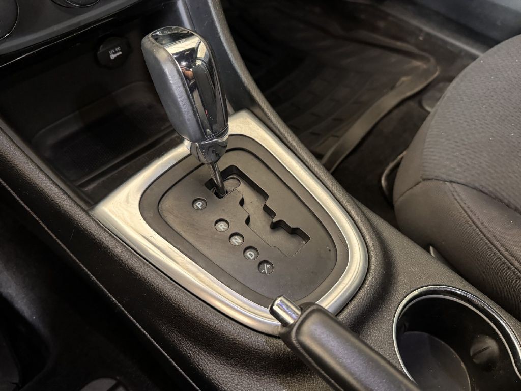 2013 Chrysler 200 Image 19