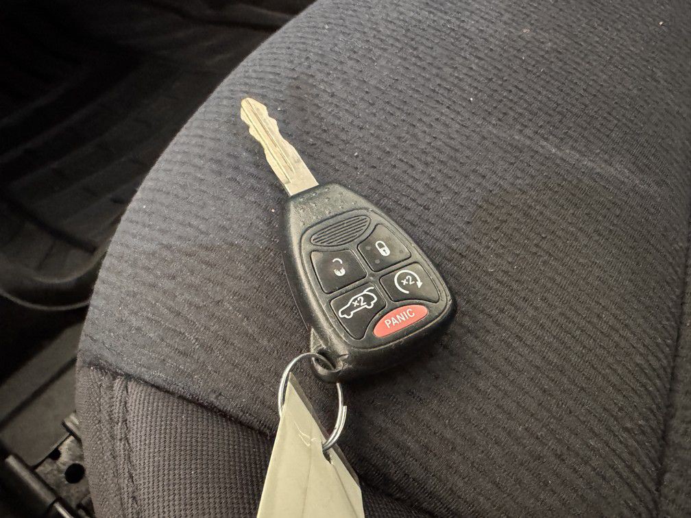 2013 Chrysler 200 Image 24