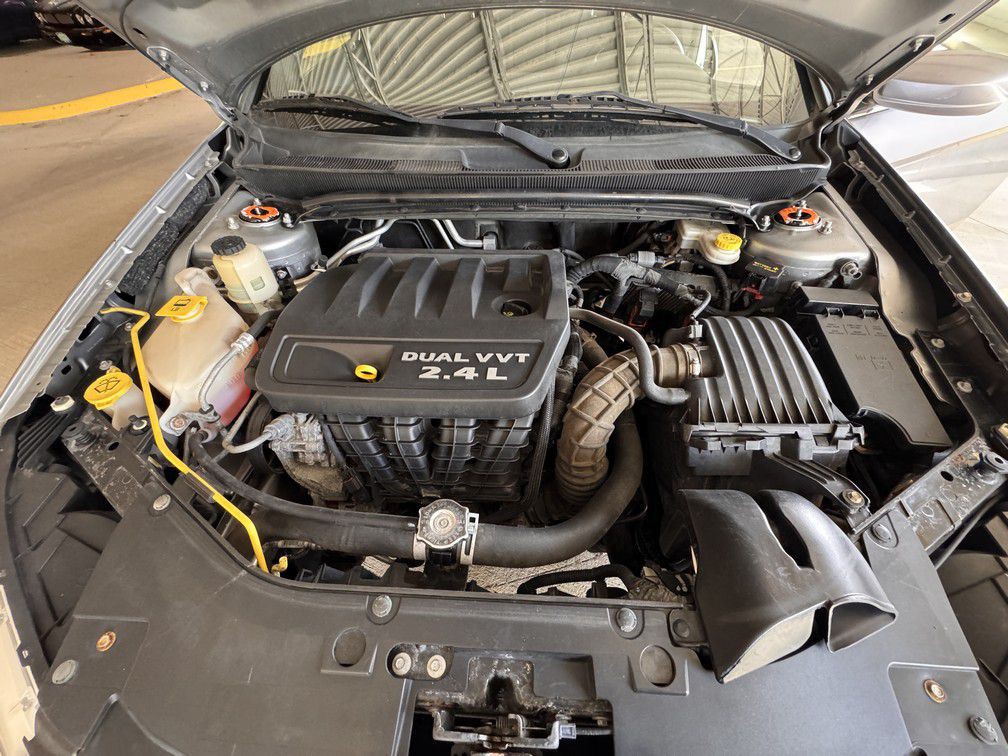 2013 Chrysler 200 Image 25
