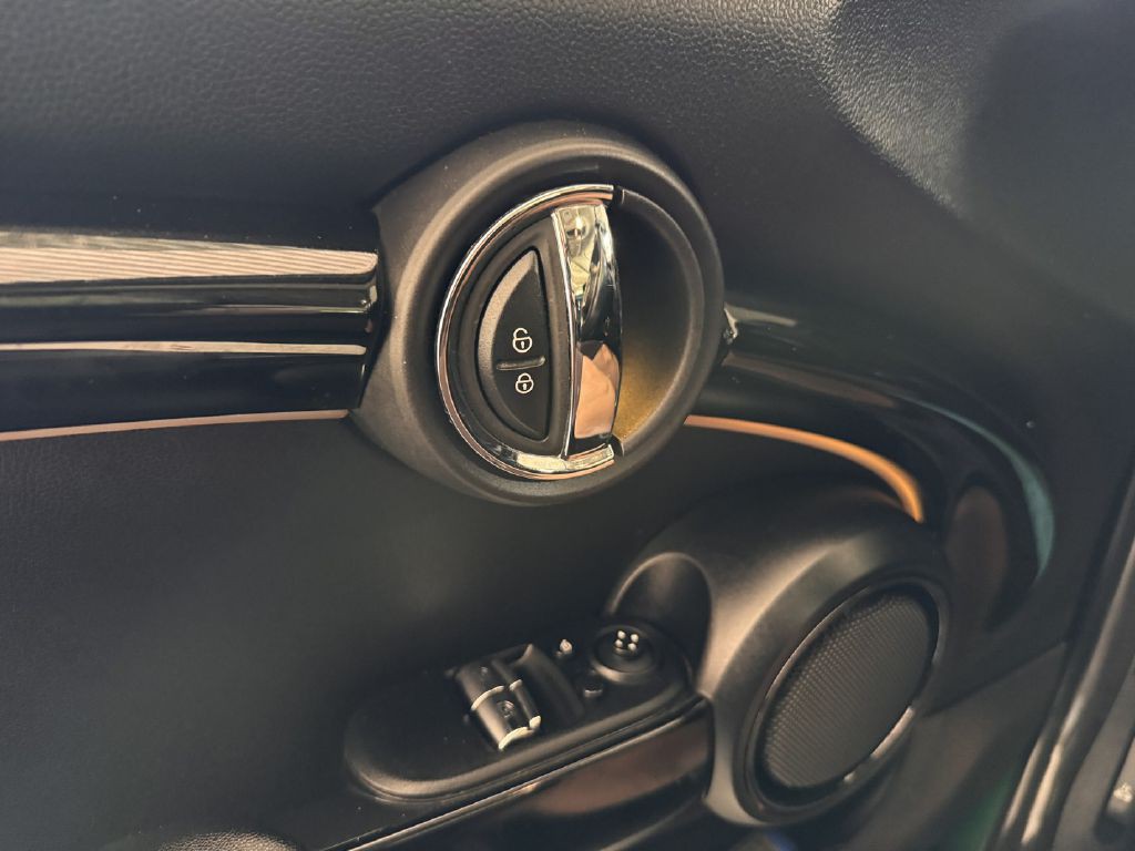 2023 MINI Cooper Image 19
