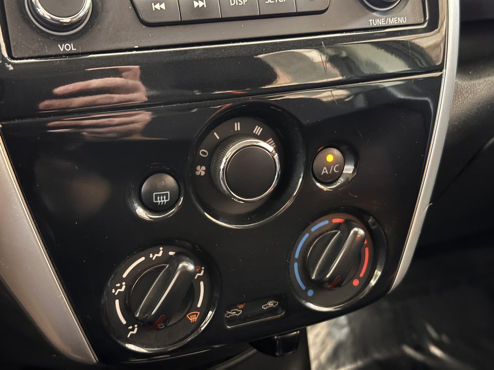 2015 Nissan Versa Image 17