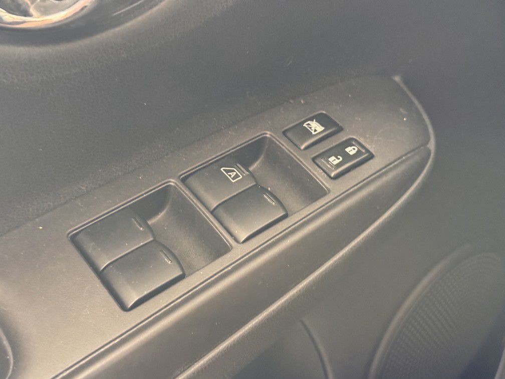 2015 Nissan Versa Image 22