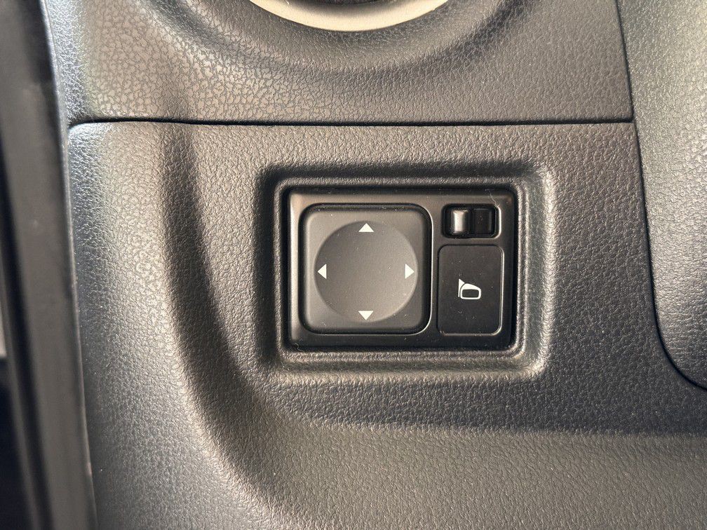 2015 Nissan Versa Image 23