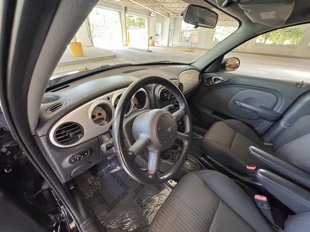 2005 Chrysler PT Cruiser Image 9