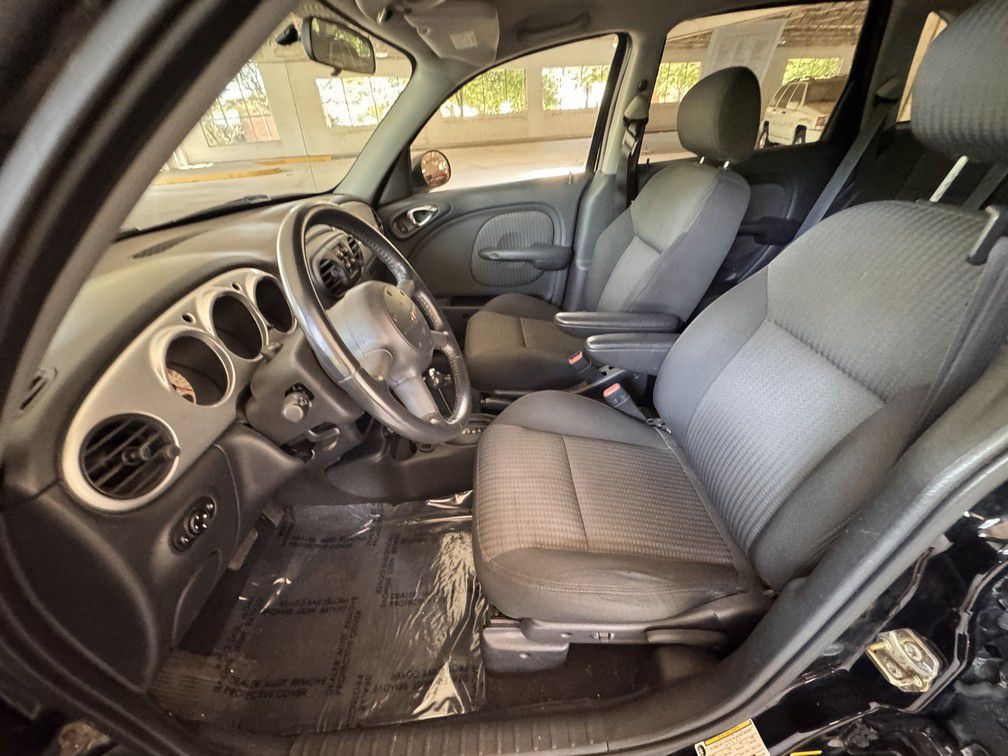 2005 Chrysler PT Cruiser Image 10