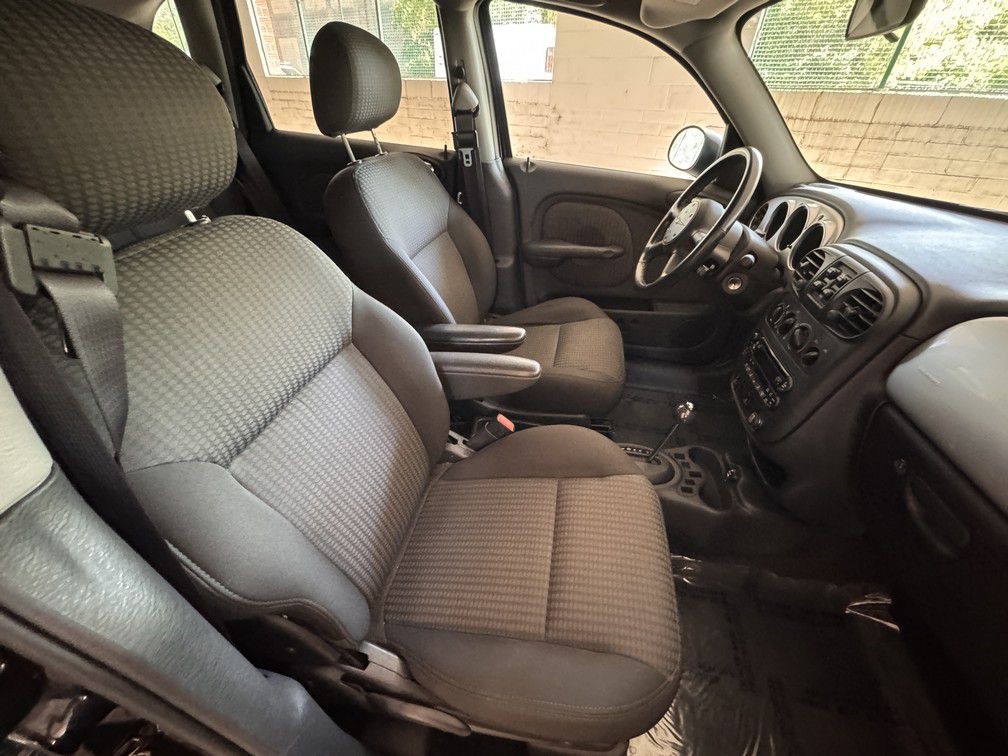 2005 Chrysler PT Cruiser Image 14