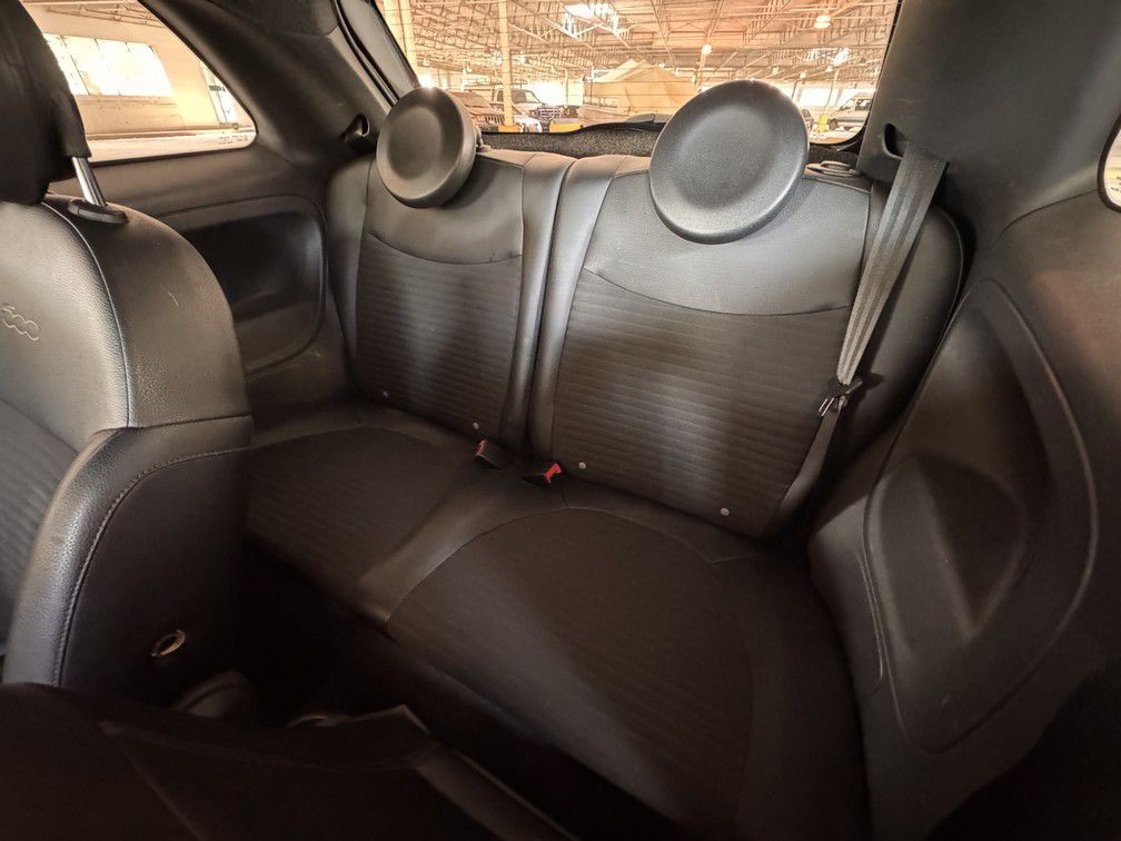 2014 FIAT 500 Image 11