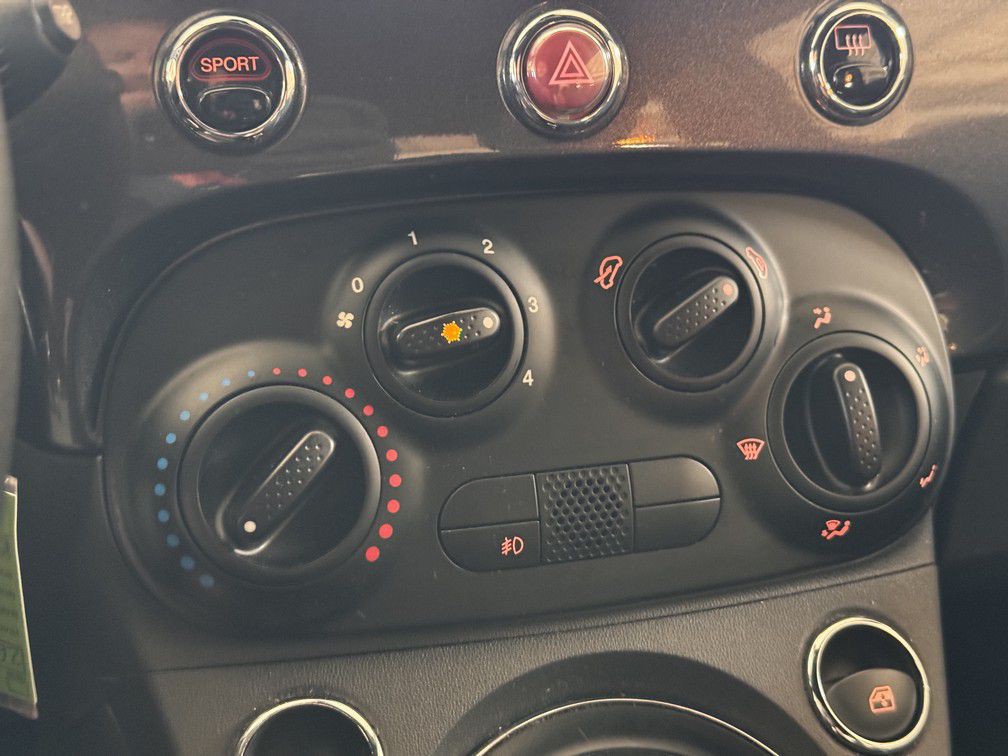 2014 FIAT 500 Image 17
