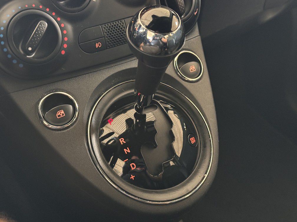 2014 FIAT 500 Image 18
