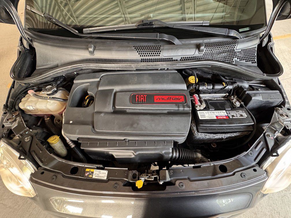 2014 FIAT 500 Image 21