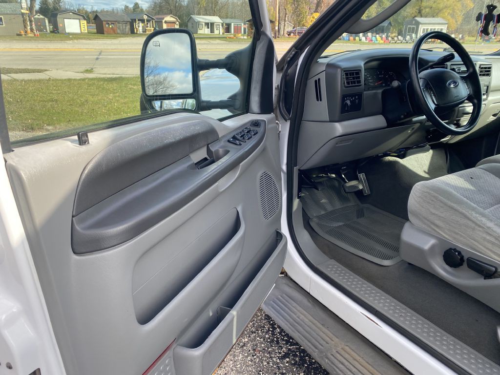 2004 Ford F-350 Image 12
