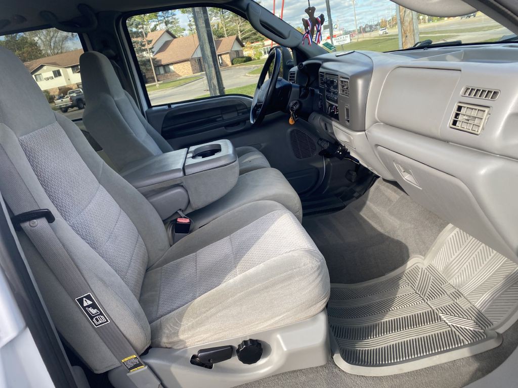 2004 Ford F-350 Image 24