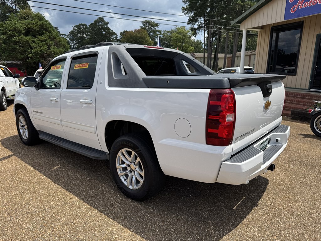 2012 Chevrolet Avalanche Image 3