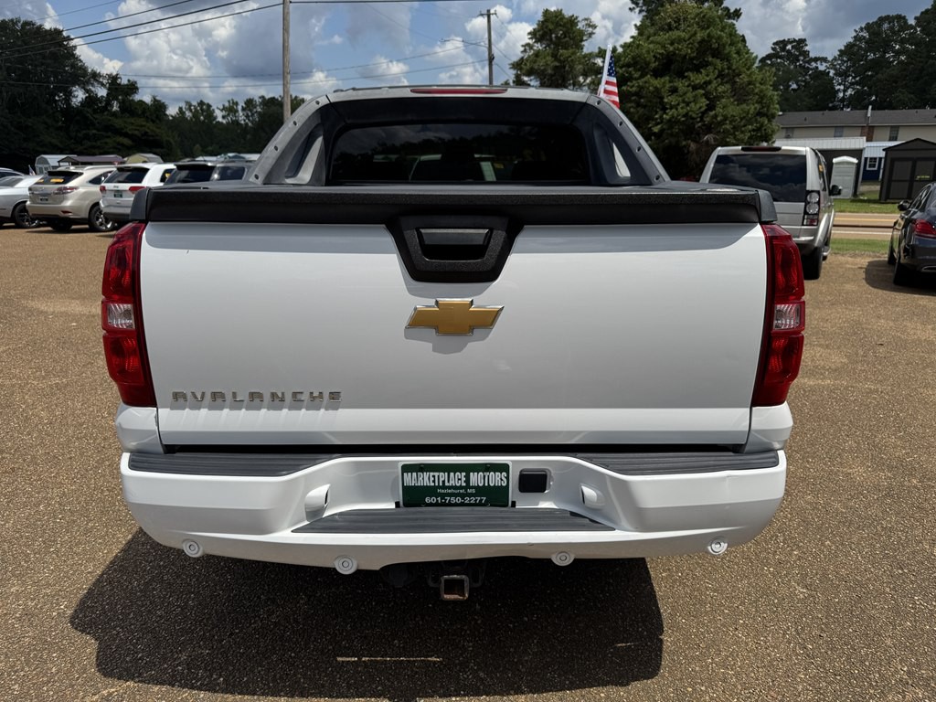 2012 Chevrolet Avalanche Image 4