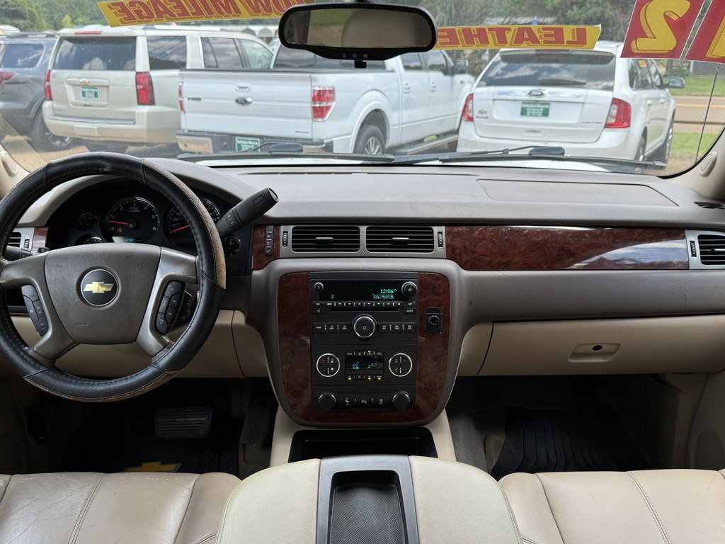 2012 Chevrolet Avalanche Image 10