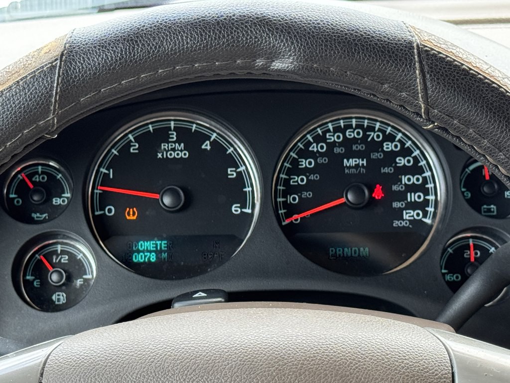 2012 Chevrolet Avalanche Image 14