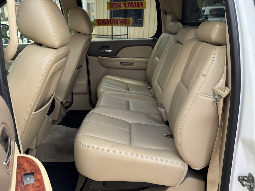 2012 Chevrolet Avalanche Image 16
