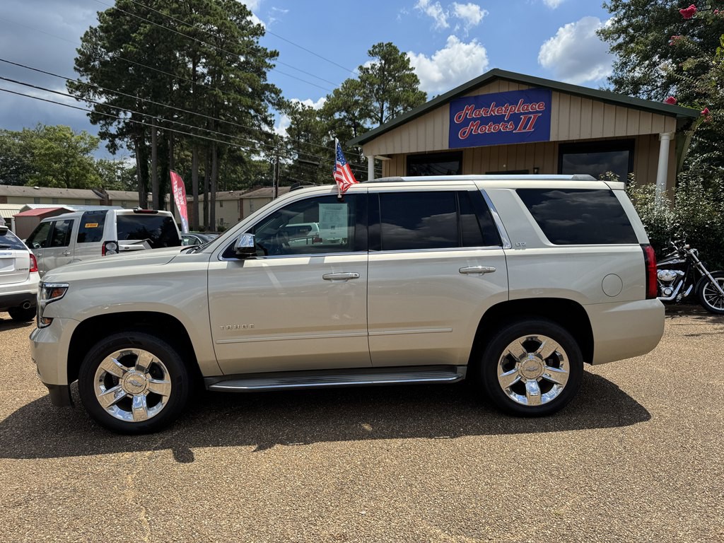 2015 Chevrolet Tahoe Image 2