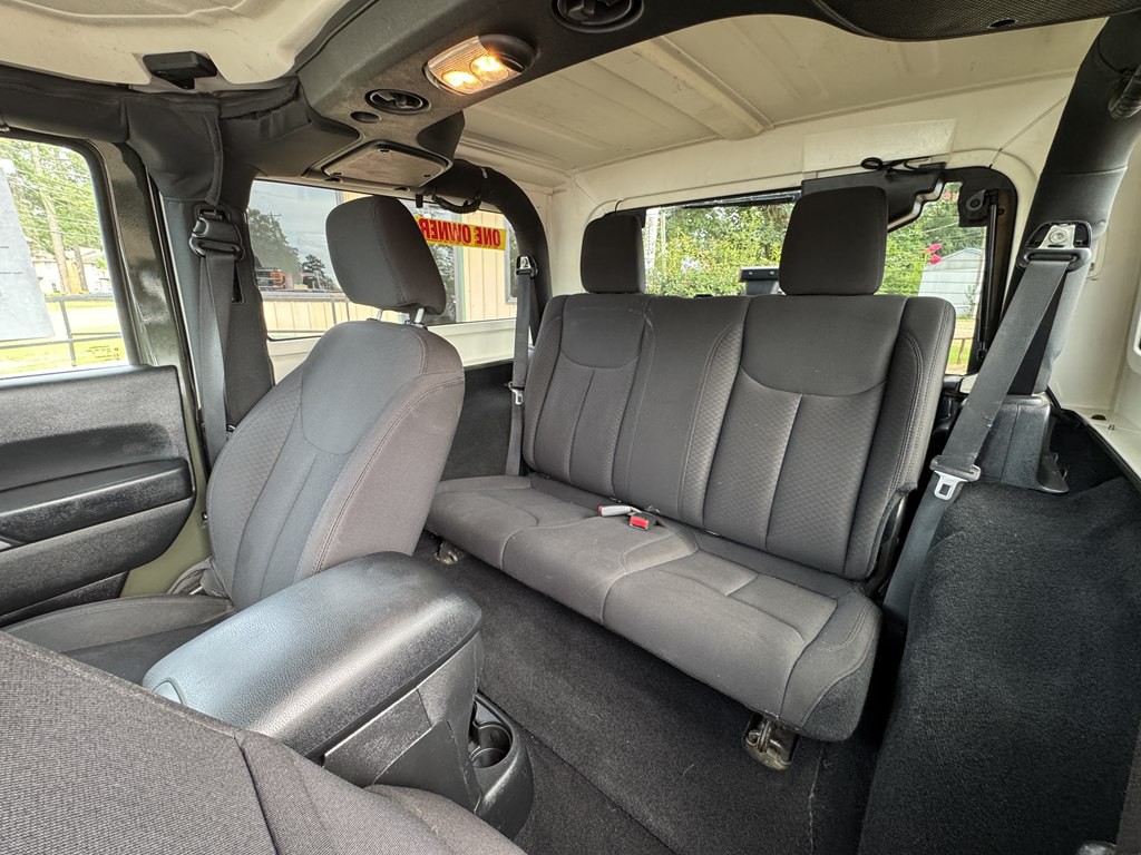 2015 Jeep Wrangler Image 12