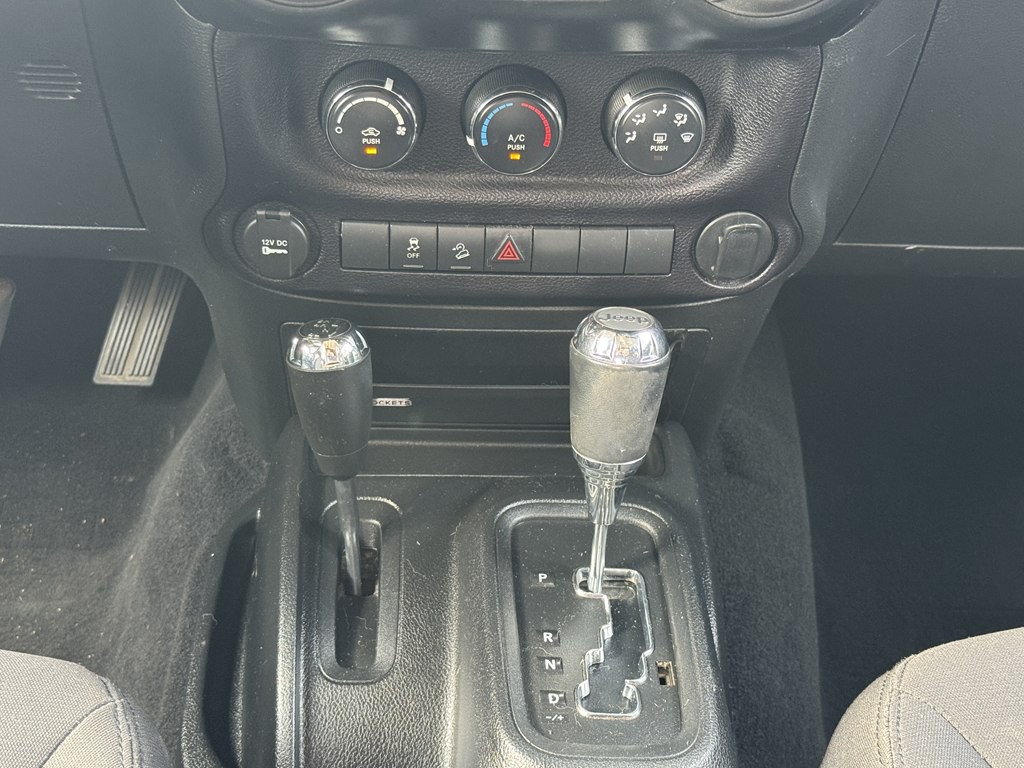 2015 Jeep Wrangler Image 17