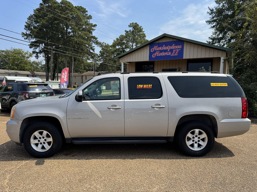 2007 GMC Yukon Image 2