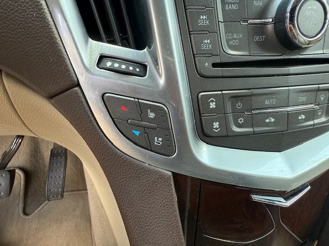 2010 Cadillac SRX Image 10