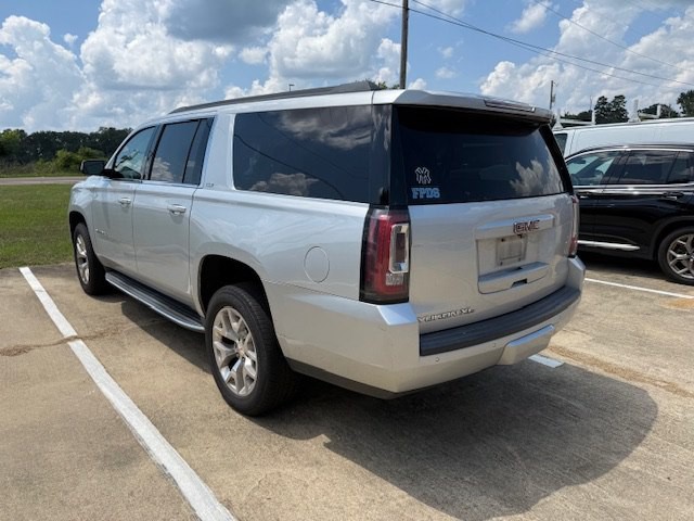 2017 GMC Yukon Image 2
