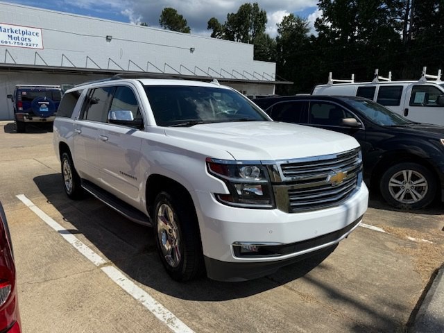 2016 Chevrolet Suburban Image 2