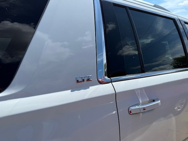 2016 Chevrolet Suburban Image 3